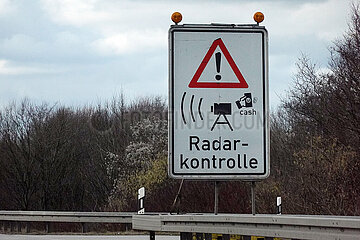 Berlin  Deutschland  Warnschild Radarkontrolle