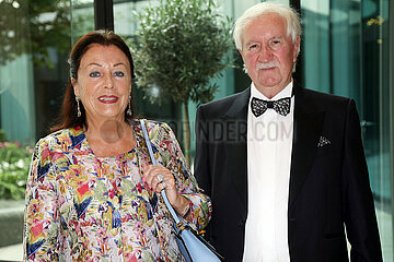 Hamburg  Deutschland  Werner Schmeer  Unternehmer mit Ehefrau Edda