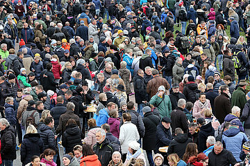 Dresden  Deutschland  Menschenmenge