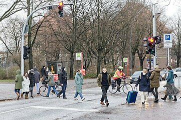 Fuß- und Radverkehr wird an der Kreuzung Kaiser-Friedrich-Ufer/Bundesstraße bevorzugt