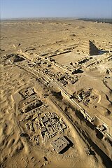 Egypt. Aerial view of the site of the ancient city of Memphis: the necropolis of Saqqara from the southeast. In the foreground  the remains of the monastery of Saint Jeremie (on the left) and the Chaussée d'Ounas. In the background  the pyramid of Unas (Vth dynasty)  and the funerary complex of Djoser (3rd dynasty)