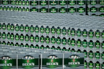 Deutschland  Bremen - Brauerei Beck GmbH & Co. KG  Teil des Konzerns Anheuser-Busch InBev  Bierkisten im Aussenbereich warten auf Weitertransport