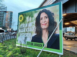Gruenen-Plakat zur Wiederholungswahl in Berlin am 12.02.2023