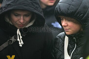 Luisa Neubauer und Greta Thunberg bei Demo bei Luetzerath am 14.01.2023