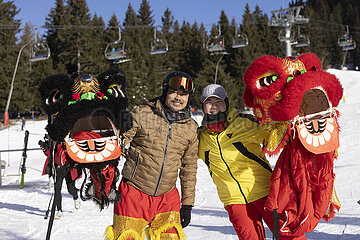 Slowenien-Krvavec-Lion-Tanz auf dem Snowboard