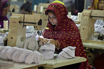 Bangladesch-Gazipur-Economy-Chinese Shoemaker