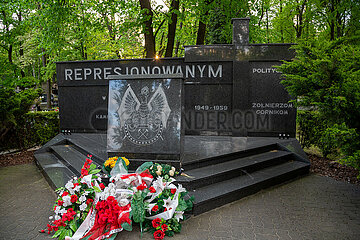 Polen  Warschau - Mahnmal fuer die Zwangsarbeiter-Soldaten in den Uranminen in der VR Polen  Powazki Militaerfriedhof (Cmentarz Wojskowy)