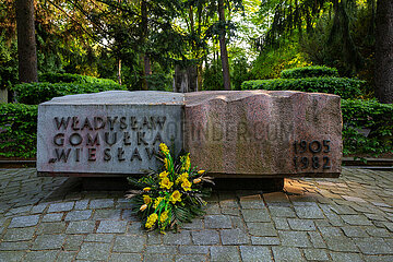 Polen  Warschau - Grab von Wladyslaw Gomulka (1905-1982  1956-1970 Erster Sekretaer des ZK der PZPR (Polnische Vereinigte Arbeiterpartei) auf dem Powazki Militaerfriedhof (Cmentarz Wojskowy)