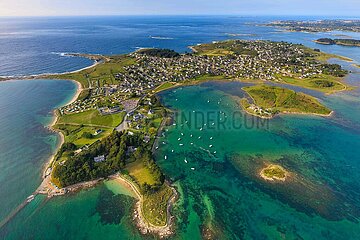 FRANCE. BRITTANY. COTES D'ARMOR (22) AERIAL VIEW OF ILE GRANDE ISLAND