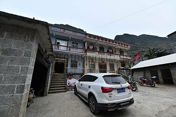 China-Guangxi-Teenager-Hometown-Entwicklung (CN)