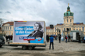 Berlin  Deutschland  Wahlplakat der AfD Berlin mit Dr. Kristin Brinker fuer die Wiederholungswahl des Berliner Abgeordnetenhauses