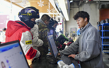 China-Xinjiang-Urumqi-Winter Sport-Employment (CN)