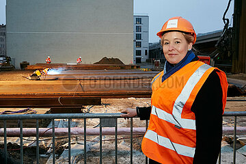 Berlin  Deutschland - Franziska Giffey an der Baustelle des Erweiterungsbaus fuer das 50Hertz Netzquartier in der Europacity.