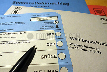Berlin  Deutschland  Wahlbenachrichtigung  Wahlschein und Stimmzettelumschlag fuer die Wiederholungswahl zum Abgeordnetenhaus von Berlin