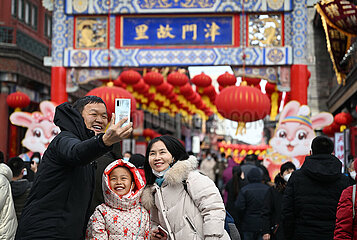 Xinhua Schlagzeilen: Der Verbrauch des Frühlingsfestivals spiegelt die wirtschaftliche Vitalität Chinas im Neujahr wider
