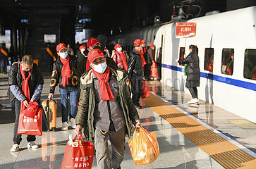 CHINA-CHONGQING-MIGRANT WORKER-BACK TO WORK-SPECIAL TRAIN (CN)