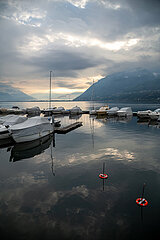 Schweiz  Ascona - Herbstliche Stimmung beim Yachthafen  Morgendaemmerung am Lago Maggiore