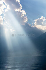 Schweiz  Ascona - Wolken und Lichtstimmung am Lago Maggiore