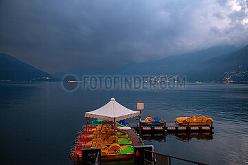 Schweiz  Ascona - Steg mit Tretbooten am Lago Maggiore