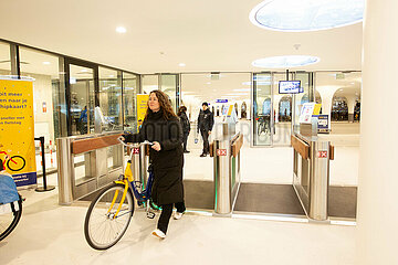 Die Niederlande-Amsterdam-Bicycle-Parkanlage