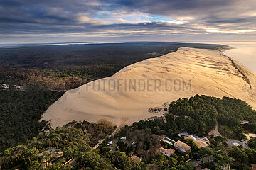 France. Gironde (33)  La teste de buch. Aerial view of the Dune du Pilat  the pine forest at sunset