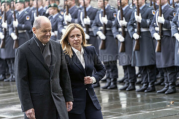 Scholz + Meloni
Republik.
Giorgia Meloni  Ministerpräsidentin der Italienischen
Republik.