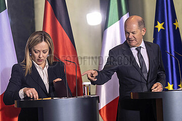 Meloni + Scholz
Republik.
Giorgia Meloni  Ministerpräsidentin der Italienischen
Republik.