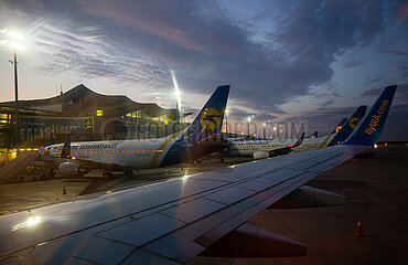 Ukraine  Kiew - Passagierflugzeuge der Ukraine International Airlines (UIA) am Kiew Boryspil International Airport (KBP)