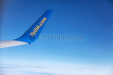 Ukraine  Kiew - Passagierflugzeuge der Ukraine International Airlines (UIA) in der Luft