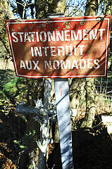 France. Loire-Atlantique (44). Nantes. Sign with the inscription forbidden to nomads at the entrance to a car park