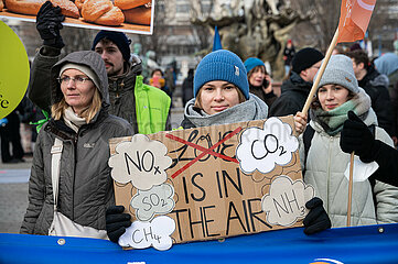 Berlin  Deutschland  Demonstration und Klimastreik von Fridays for Future unter dem Motto Berlin Will Klima