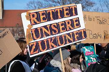 Berlin  Deutschland  Demonstration und Klimastreik von Fridays for Future unter dem Motto Berlin Will Klima