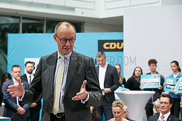 Berlin  Deutschland - Friedrich Merz spricht bei einer Wahlkampfveranstaltung im Konrad-Adenauer-Haus.