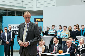 Berlin  Deutschland - Friedrich Merz spricht bei einer Wahlkampfveranstaltung im Konrad-Adenauer-Haus.