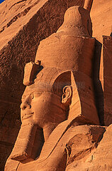 EGYPTE  ABOU SIMBEL  LE GRAND TEMPLE (EDIFIE A LA GLOIRE DU PHARAON RAMSES II)