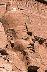 EGYPTE  ABOU SIMBEL  LE GRAND TEMPLE (EDIFIE A LA GLOIRE DU PHARAON RAMSES II)