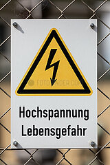 Deutschland  Voelklingen - Schild HOCHSPANNUNG-LEBENSGEFAHR  Umspannwerk beim Kraftwerk Voelklingen-Fenne der STEAG GmbH