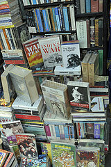 INDIA. MAHARASTHRA. MUMBAI ( BOMBAY) A STREET BOOKSTORE SELLS A COPY THE BOOK OF BY ADOLPHE HITLER  MEIN KAMPF