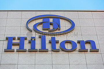 Deutschland  Mainz - Logo am Hilton-Hotel