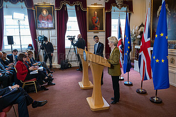 BRITAIN-WINDSOR-PM-EUROPEAN COMMISSION-PRESIDENT-PRESS CONFERENCE