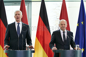 Berlin  Deutschland - Bundeskanzler Olaf Scholz und der lettische Ministerpraesident Krisjanis Karins geben eine Pressekonferenz im Kanzleramt.