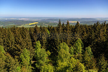 Deutschland  Ruhla - Ausblick vom 21m hohen Aussichtsturm Carl-Alexander-Turm von 1867 auf dem Ringberg im Thueringer Wald