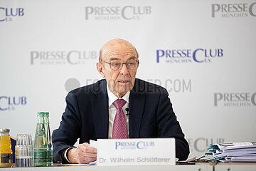 PK: Wilhelm Schlötterer stellt Strafanzeige im Todesfall Uwe Barschel