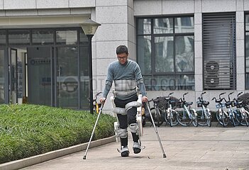 China-Sichuan-Chegdu-Exoskeletton-Rehabilitationstraining (CN)