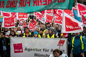 Aufgerufen von Verdi und für 10 5% mehr Lohn: Kommunale Beschäftigten streiken in München