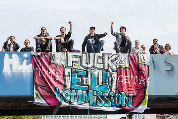 Demonstration gegen CETA und TTIP / Hamburg demonstration against CETA and TTIP