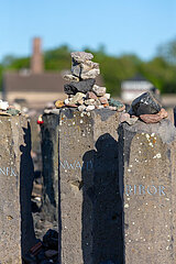 Deutschland  Weimar - Gedenkstaette Buchenwald (KZ-Gedenkstaette)  Denkmal fuer die ermordeten Sinti und Roma  18 Basalt-Stelen symbolisieren weitere KZs und Vernichtungslager als Ort des Leidens und Sterbens