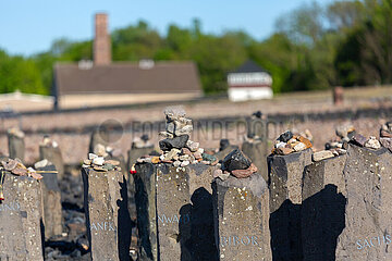 Deutschland  Weimar - Gedenkstaette Buchenwald (KZ-Gedenkstaette)  Denkmal fuer die ermordeten Sinti und Roma  18 Basalt-Stelen symbolisieren weitere KZs und Vernichtungslager als Ort des Leidens und Sterbens