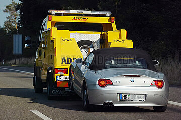 Giessen  Deutschland  BMW Z4 Roadster wird auf der A7 vom ADAC abgeschleppt