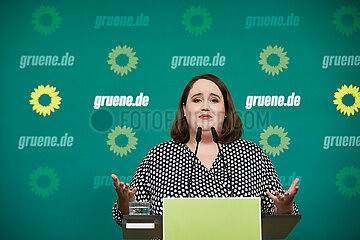 Berlin  Deutschland - Die Bundesvorsitzende Ricarda Lang von BUENDNIS 90/DIE GRUENEN bei einer Pressekonferenz.